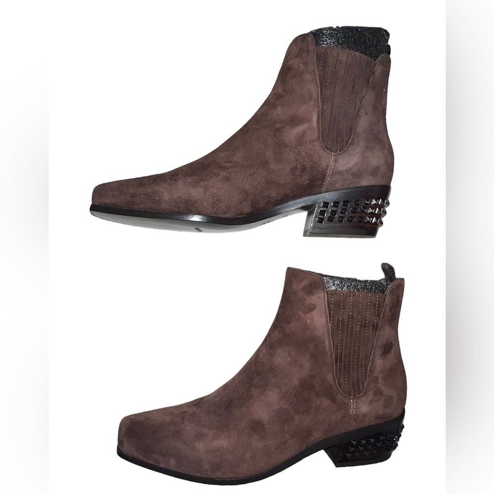 🤎 NIB! Donald Pliner Suede Stud Booties - Picture 5 of 13